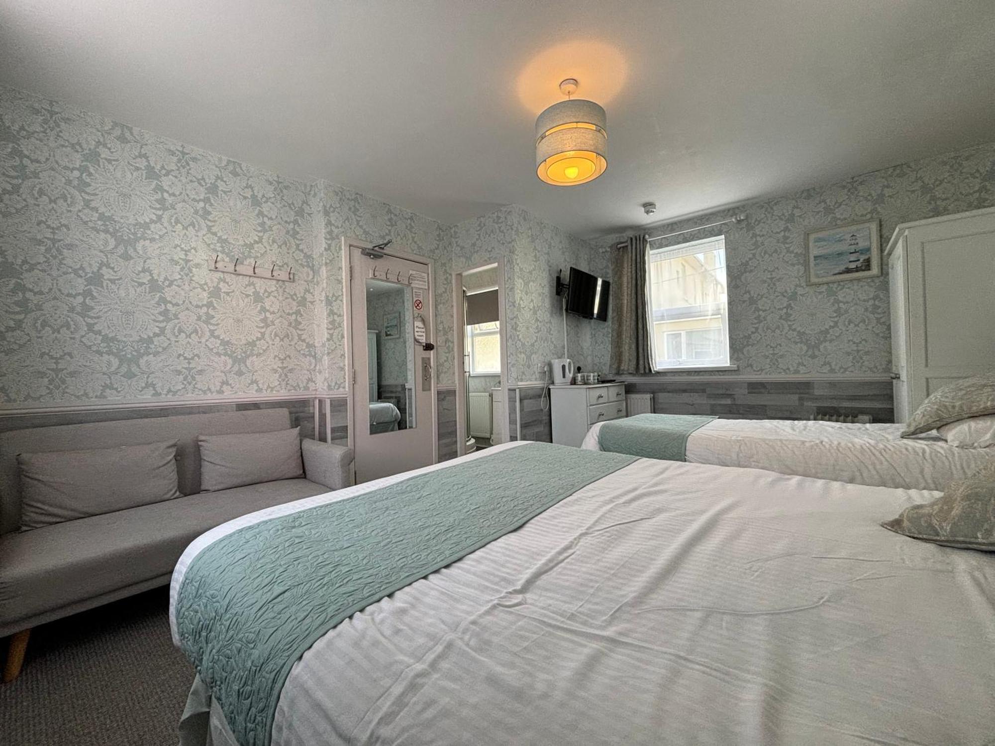 Three Palms Bed & Breakfast