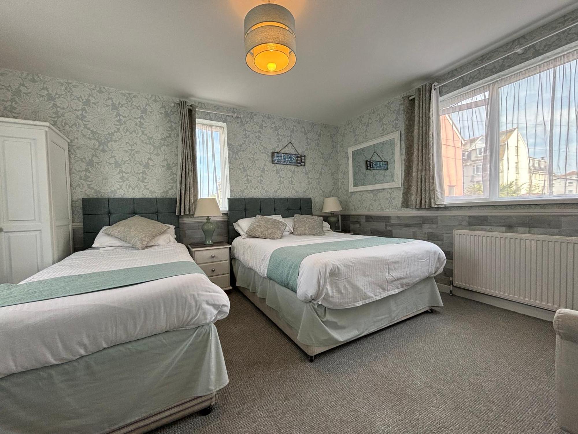 Bed & Breakfast Three Palms 4*