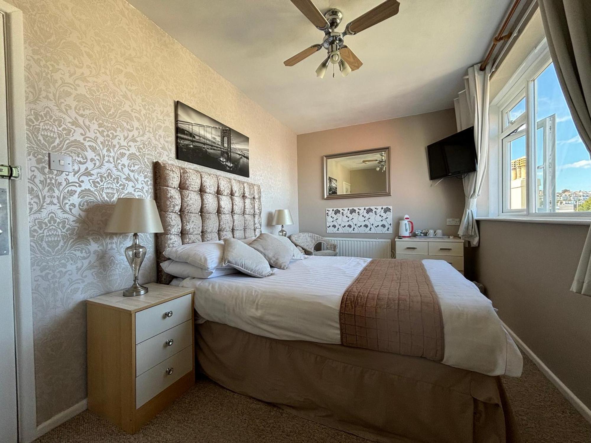 Three Palms Bed & Breakfast 4*