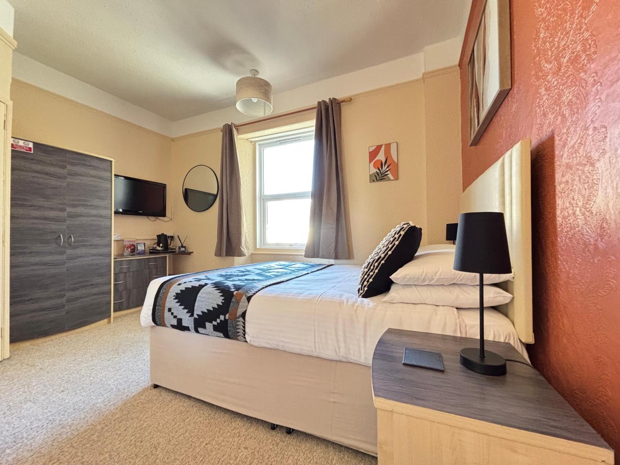 Three Palms Bed & Breakfast 4*