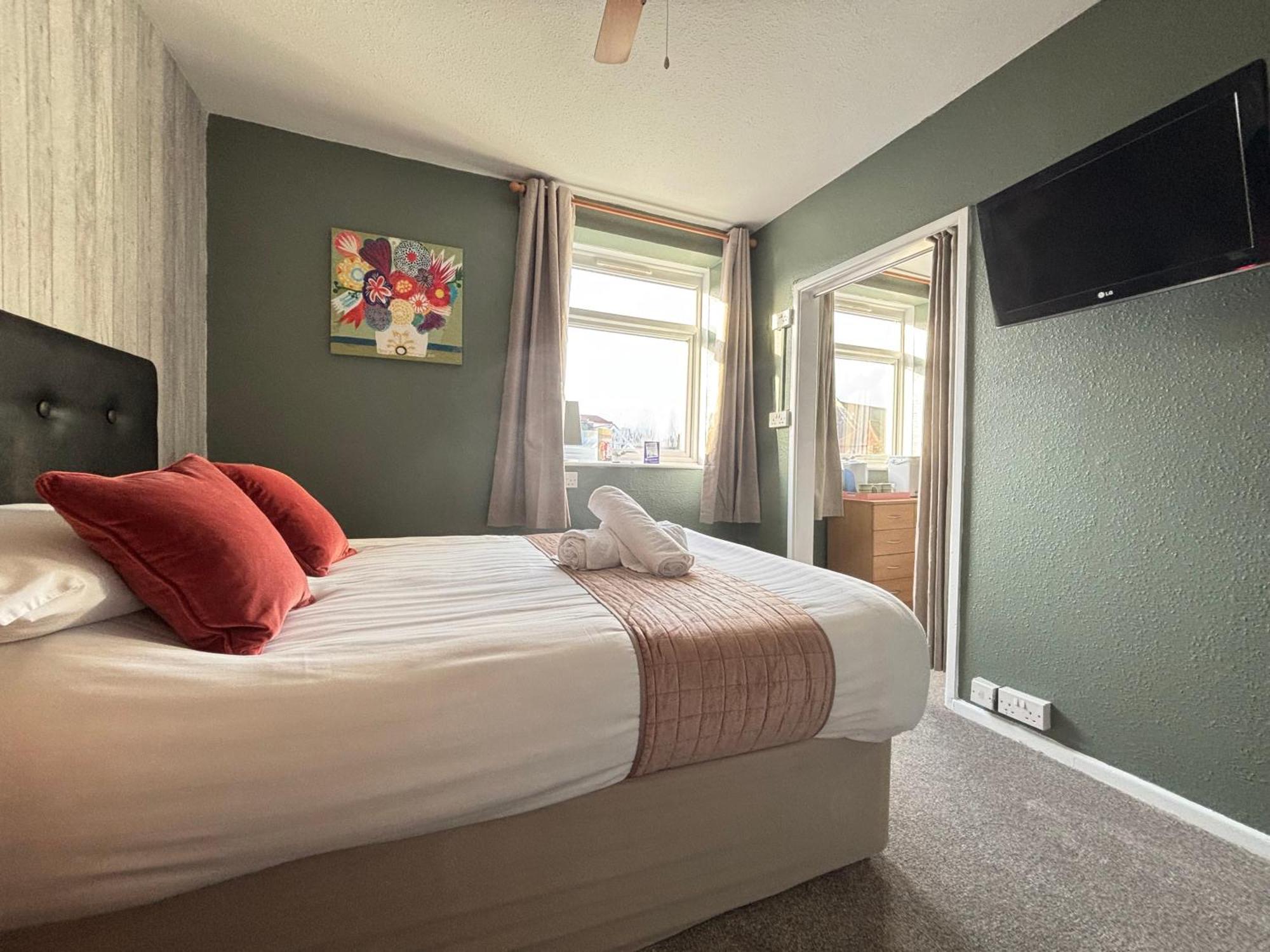Three Palms Bed & Breakfast 4*
