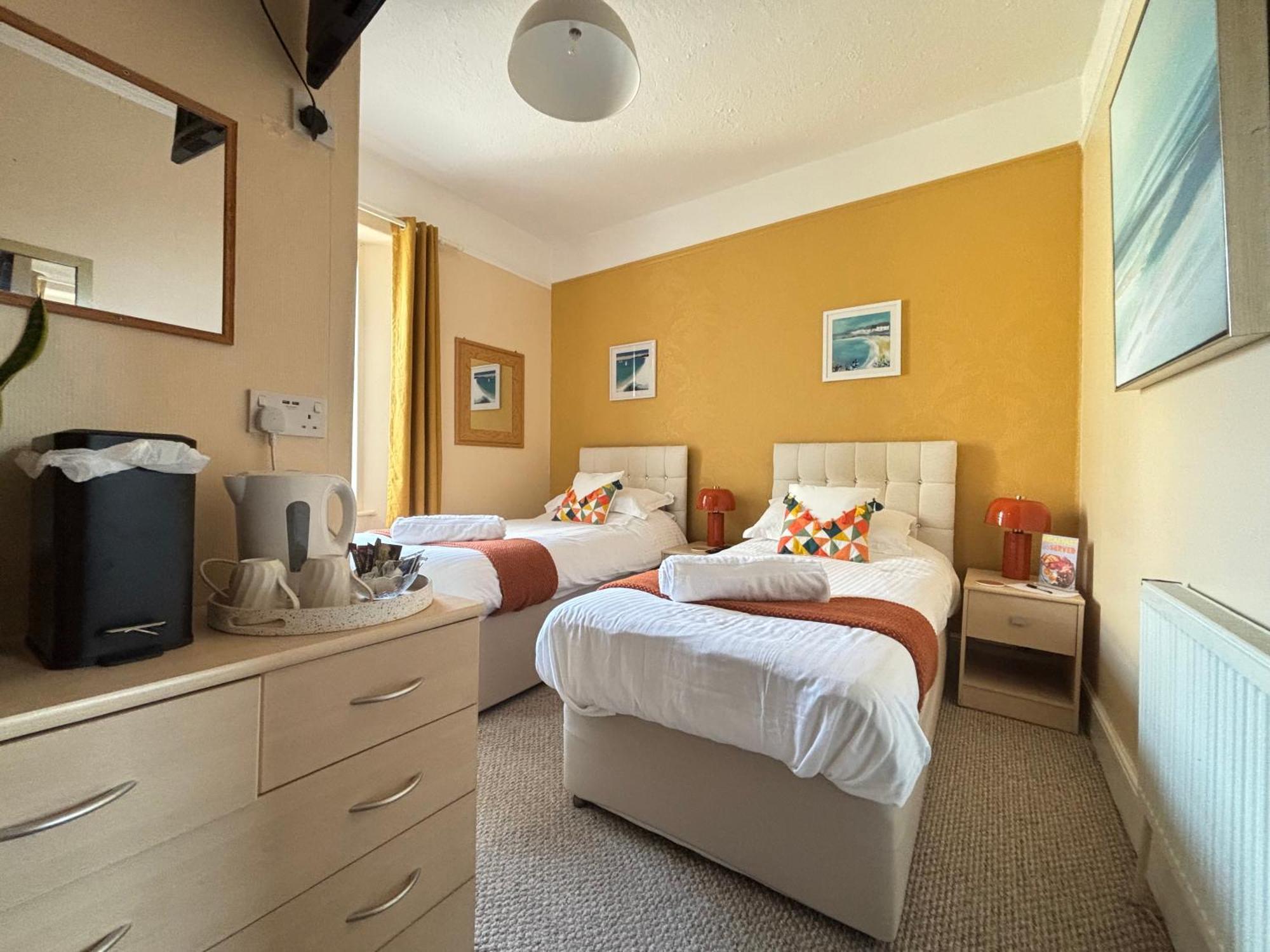 Bed & Breakfast Three Palms 4*