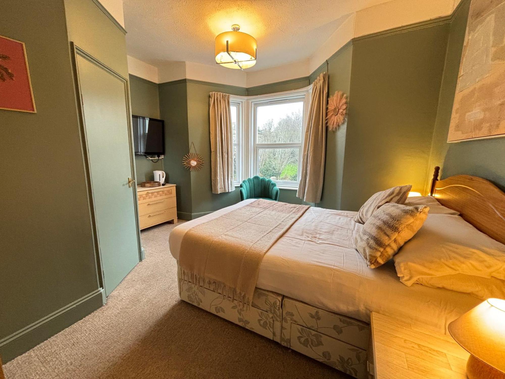 Three Palms Bed & Breakfast 4*