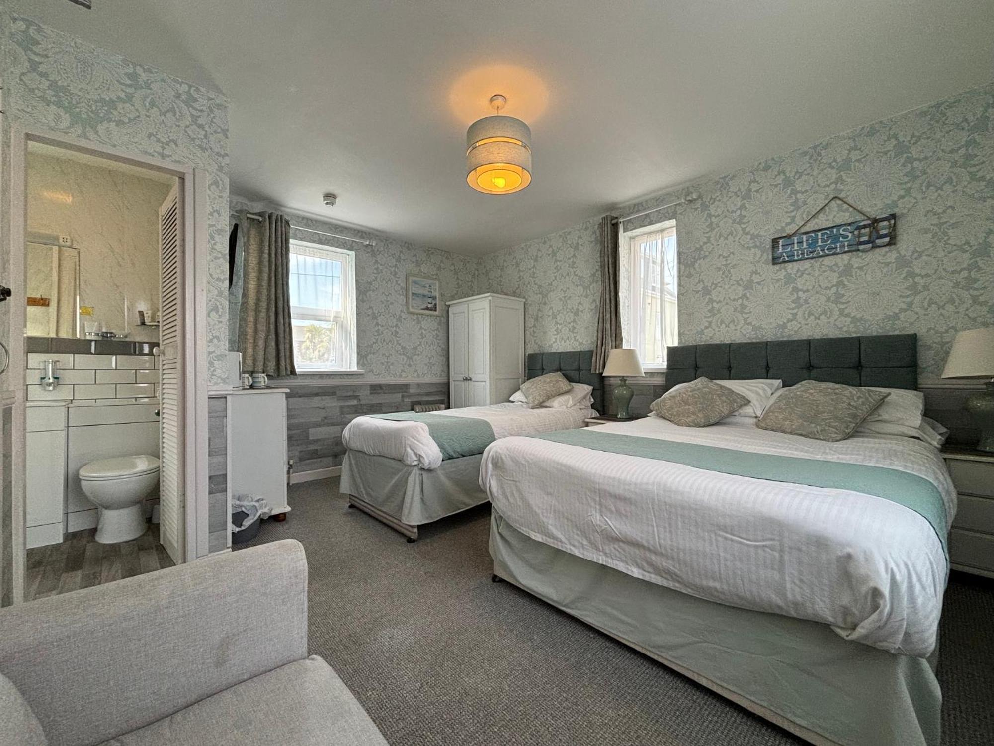Three Palms Bed & Breakfast 4*